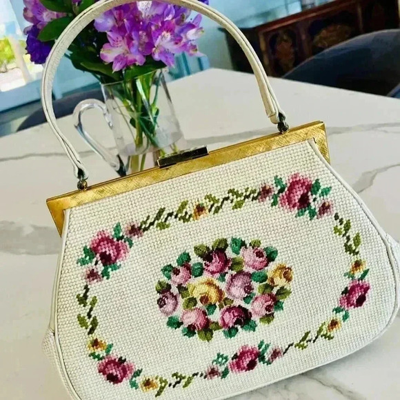 🌟Host Pick 🌟 Vintage 1950s  Floral Needlepoint Handbag - Picture 1 of 8